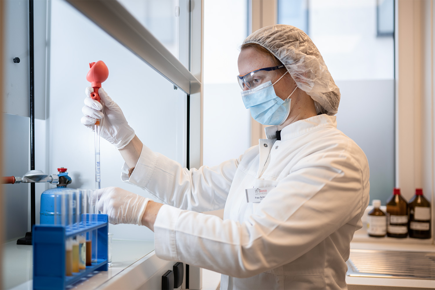 Karriere 12 Apotheken Rastatt Reagenzglas Mitarbeiterin 1